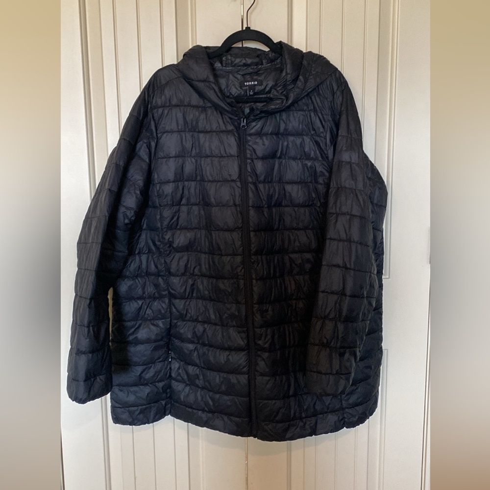 Torrid women’s puffer jacket size 4